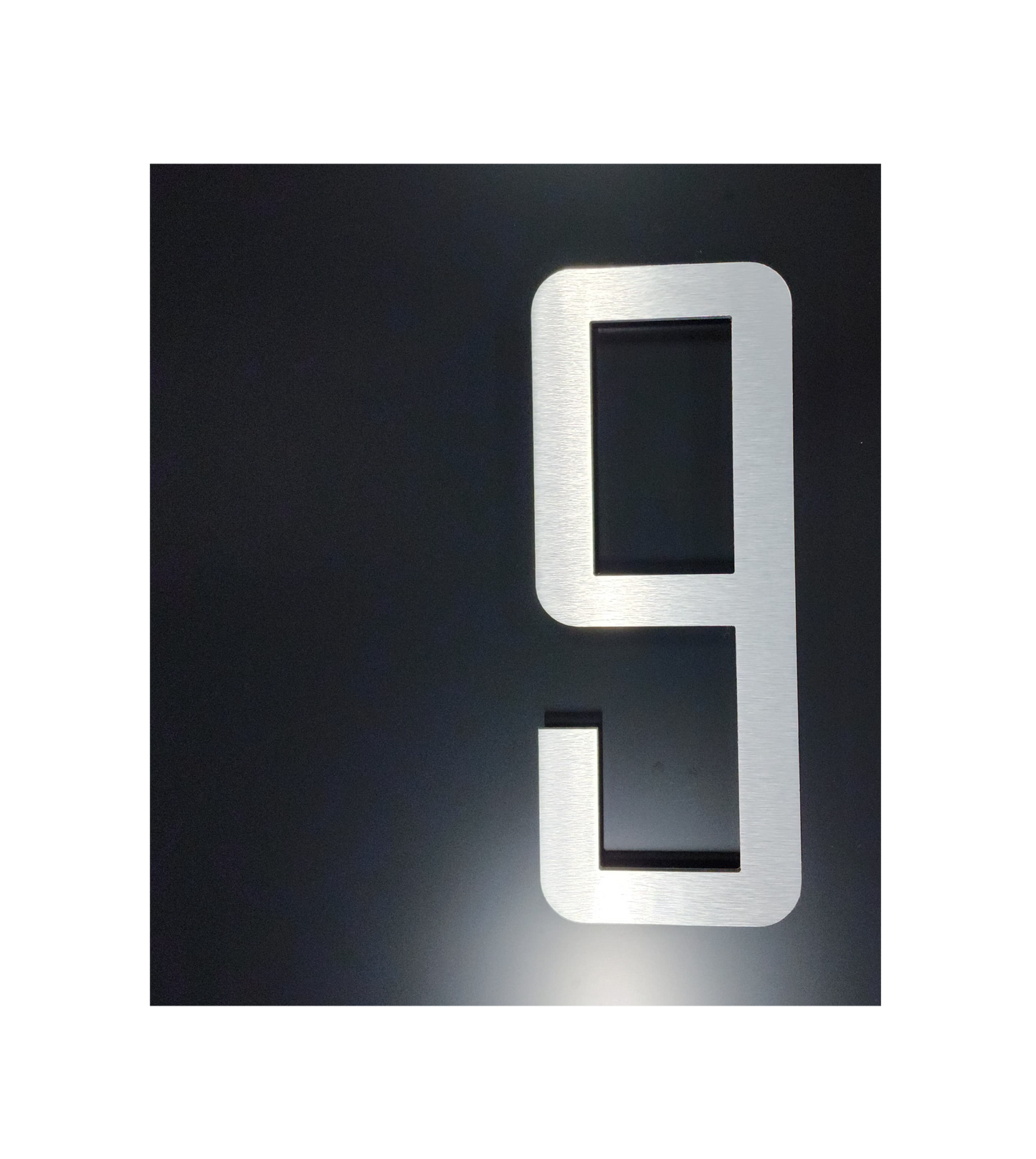 Numéro civique Industriel argent brossé 9